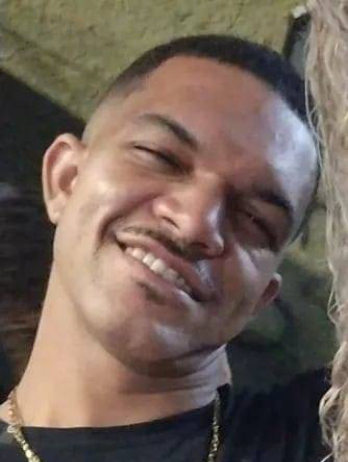 A v&iacute;tima, identificada como M&aacute;rcio Ven&acirc;ncio, estava acompanhado de sua mulher