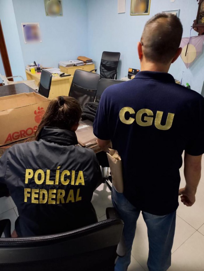 Agentes da PF e da CGU fazem busca e apreensão em endereços ligados à organização criminosa