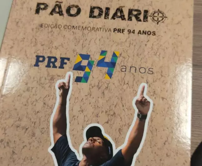 PRF distribui cartilha religiosa para 'uso coletivo' por policiais
