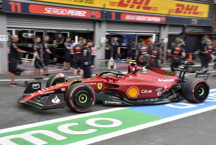 Carlos Sainz largará na pole position no GP da Bélgica