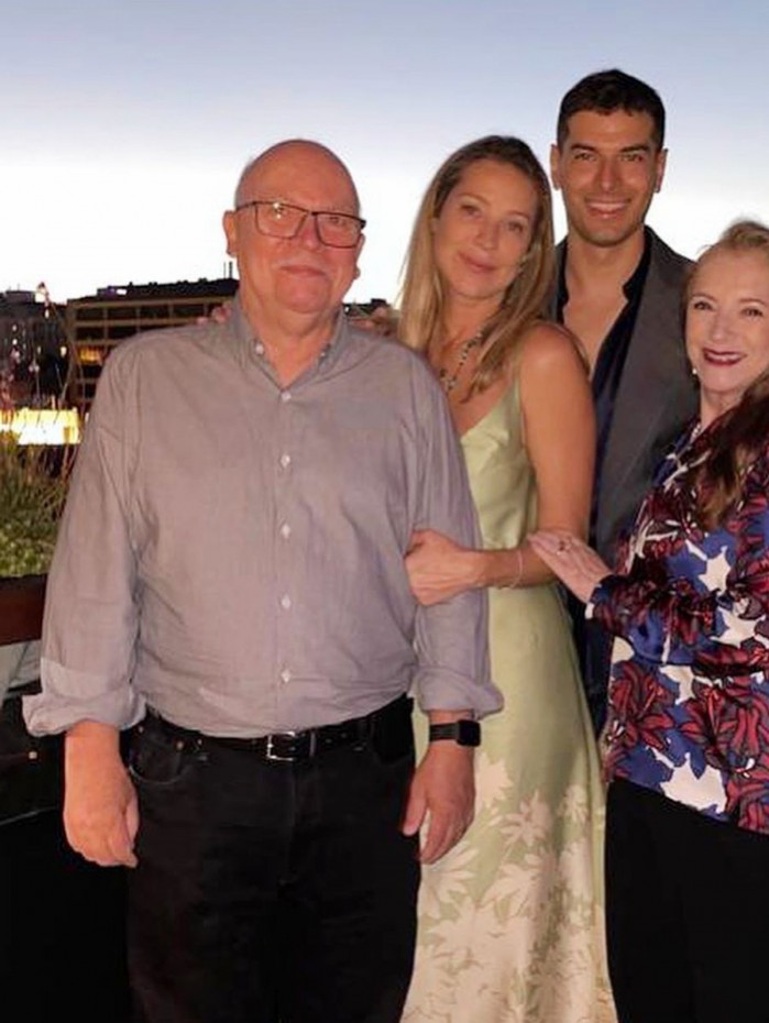 Luana Piovani celebrou os 46 anos com a família e o namorado, Lucas Bitencourt