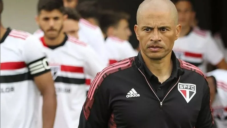 Alex defendeu o trabalho de Luís Castro no Botafogo