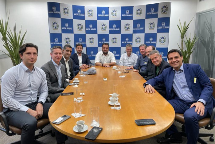 Cláudio Castro com os executivos da 777 Partners e dirigentes do Vasco