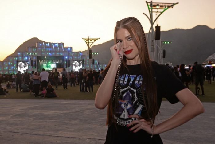 02/09/2022 - ROCKINRIO - Movimentação do publico, durante o primeiro dia do Festival Rock In Rio, realizado na Cidade do Rock, Zona Oeste do Rio de Janeiro, nesta sexta-feira(02). Na foto Kelen Azevedo