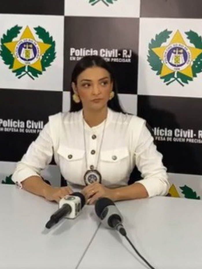 A delegada da 146ª DP (Guarus), Madeleine Farias, realizou coletiva na noite desta quinta-feira (01)