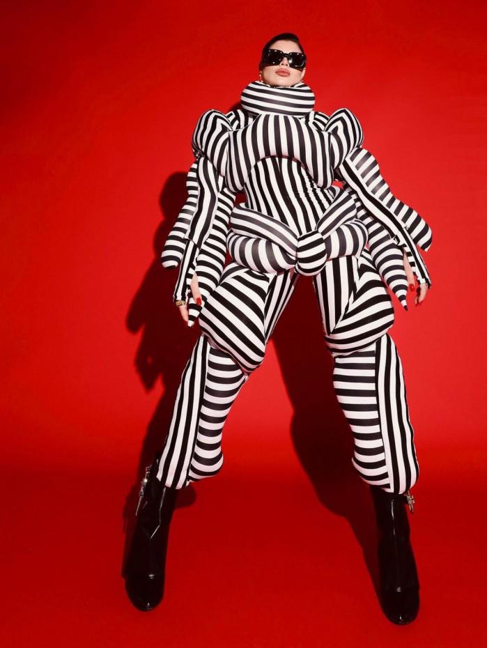 GKay usa look polêmico no Rock in Rio