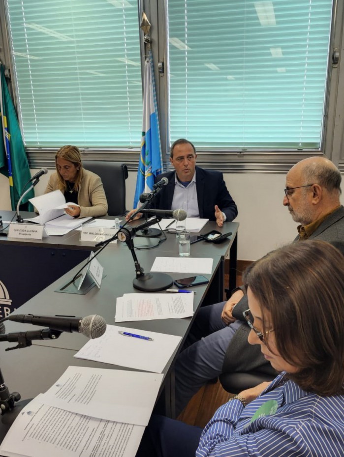 Deputados durante os trabalhos da CPI