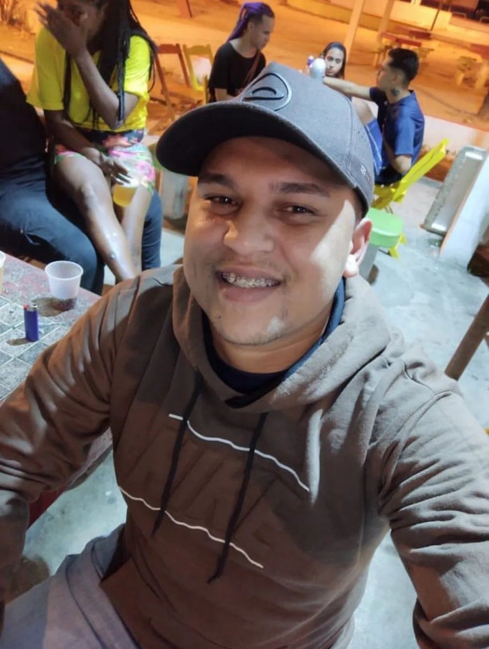 O jovem Daniel dos Santos Campelo Nascimento, morto no último domingo (04), dentro da casa de um amigo.