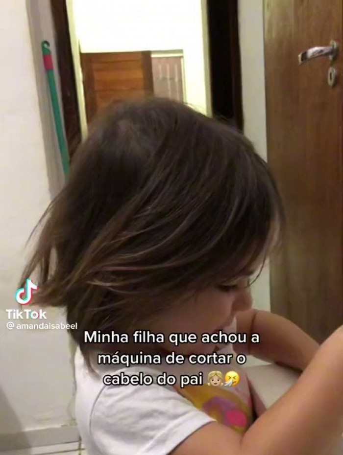 Criança encontra máquina do pai e raspa parte do cabelo