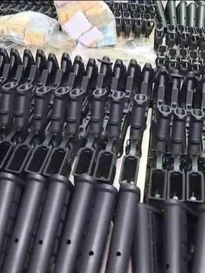 Fuzis apreendidos na casa do amigo de Ronnie Lessa