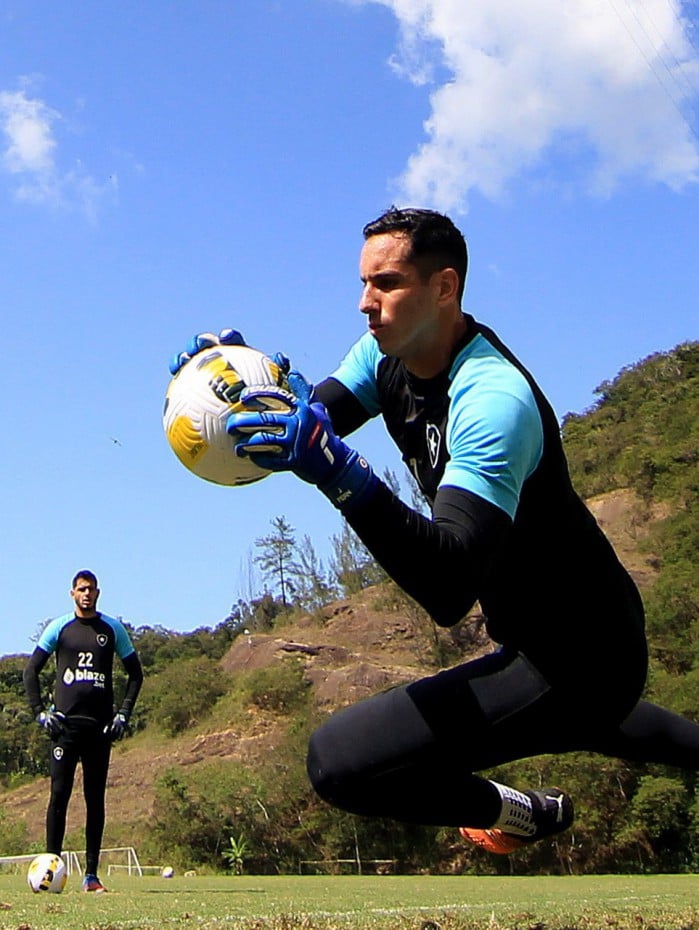 Gatito. Treino do Botafogo no Espaco Lonier. 23 de Agosto de 2022, Rio de Janeiro, RJ, Brasil. Foto: Vitor Silva/Botafogo. 
Imagem protegida pela Lei do Direito Autoral N&ordm; 9.610, DE 19 DE FEVEREIRO DE 1998. Sendo proibido qualquer uso comercial, remunerado e manipulacao/alteracao da obra.
