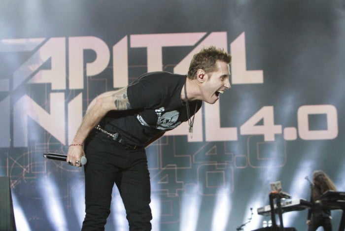 Show do Capital Inicial, no palco Mundo, durante o quinto dia do Festival Rock In Rio, realizado na Cidade do Rock, Zona Oeste do Rio de Janeiro, nesta sexta-feira (09)