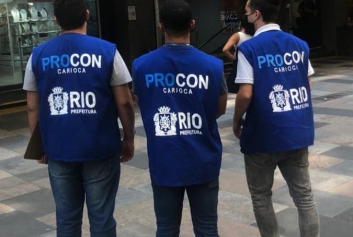 Procon Carioca notifica a Uber a prestar esclarecimentos por taxa extra cobrada aos clientes sem aviso prévio na prestação de serviços durante o Rock in Rio