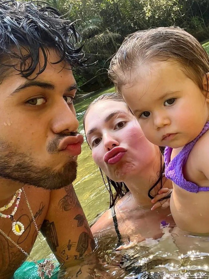 Virgínia Fonseca aproveita cachoeira ao lado do marido, Zé Felipe, e da filha, Maria Alice