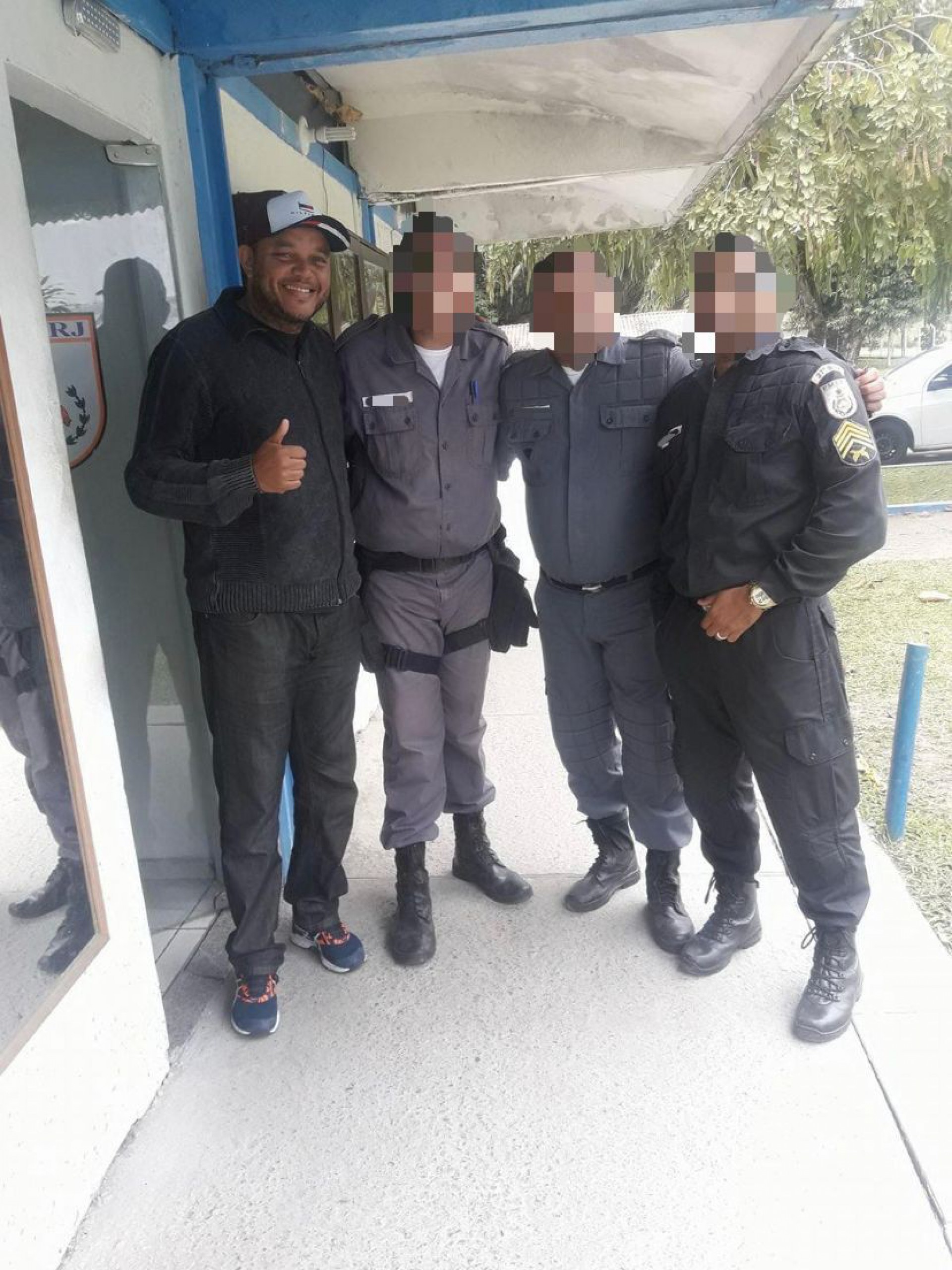 Ênio era ex-policial militar no Rio de Janeiro