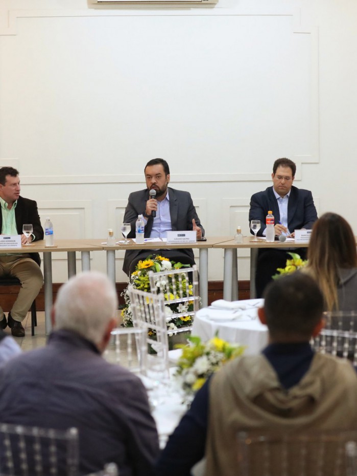 Castro em almoço com Sinduscon e Ademi