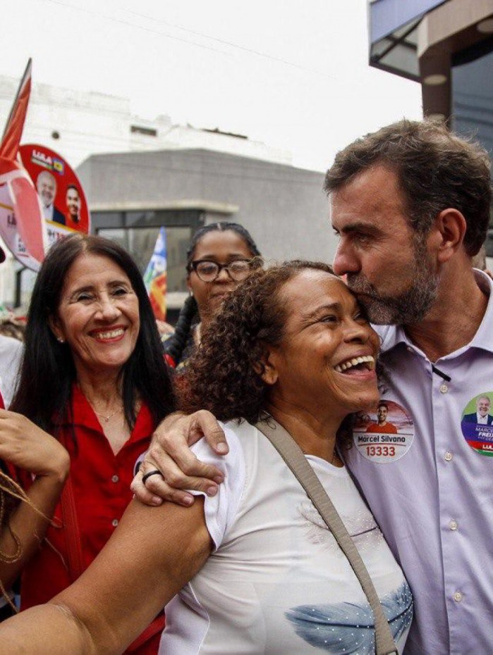 Em caminhada pelo centro de Macaé, Freixo discursou no calçadão da cidade que é conhecida como Princesinha do Atlântico