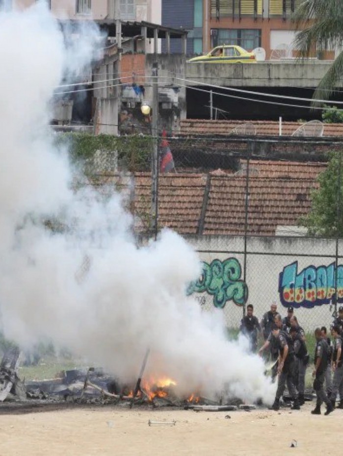 Em 2009, traficantes derrubaram helic&oacute;ptero da PM durante uma opera&ccedil;&atilde;o no Morro dos Macacos, em Vila Isabel