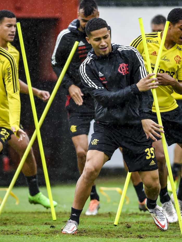 Na temporada, o jovem tem 52 partidas, com dois gols marcados