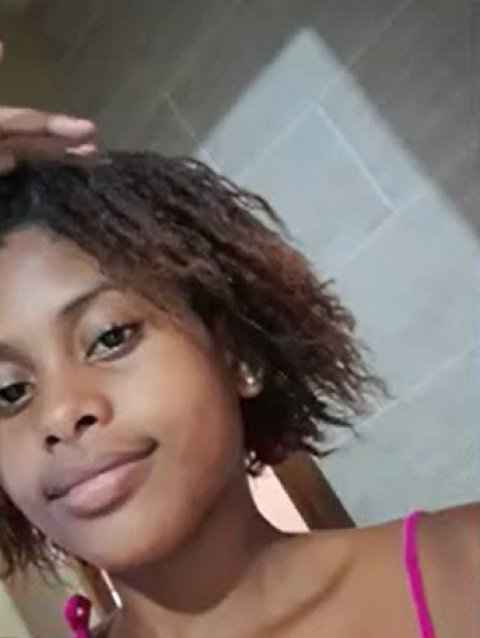 Adrielly: baleada indo &agrave; escola