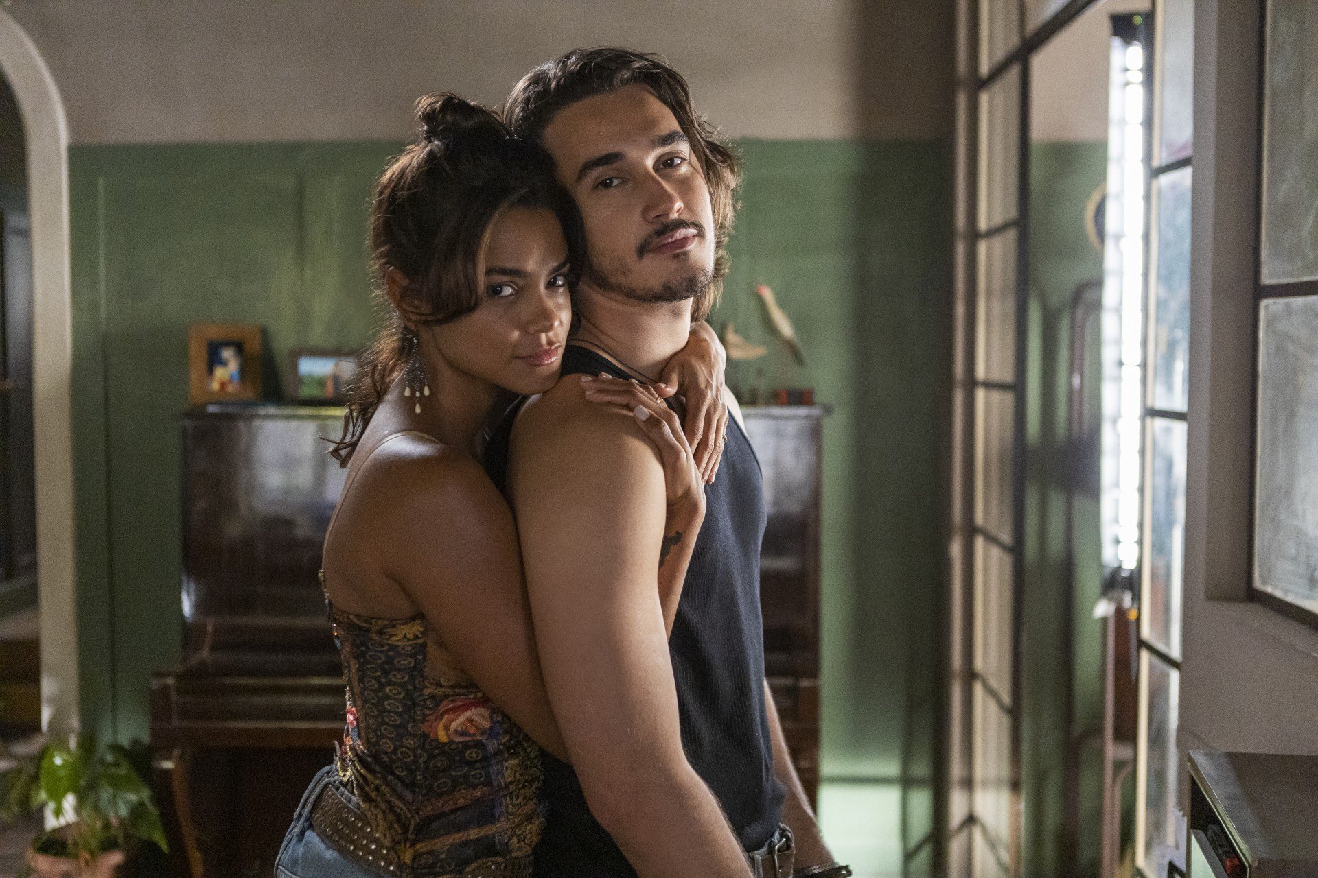Lucy Alves e Filipe Bragan&ccedil;a em 'S&oacute; Se For Por Amor' - Cr&eacute;ditos: Vanessa Bumbeers/Netflix