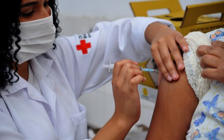 Nova Iguaçu aplica vacina contra o HPV em meninos entre 9 e 14 anos