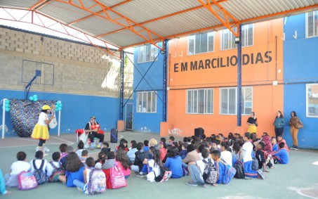 Escola de Nova Iguaçu recebe apresentação artística pelo Setembro Amarelo