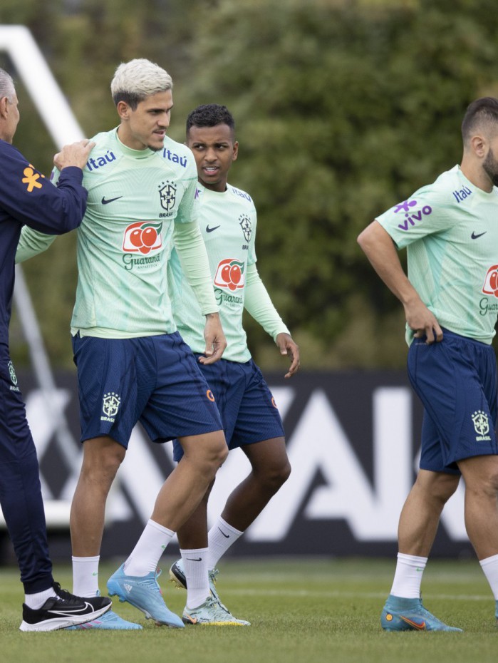 Tite, Pedro e Everton Ribeiro no treino da Seleção Brasileira em Le Havre