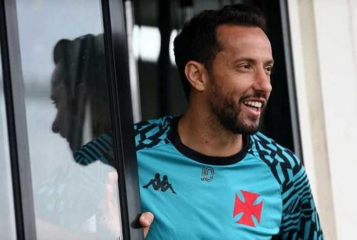 Nen&ecirc; foi provocado pelo zagueiro Z&eacute; Ivaldo, do Cruzeiro