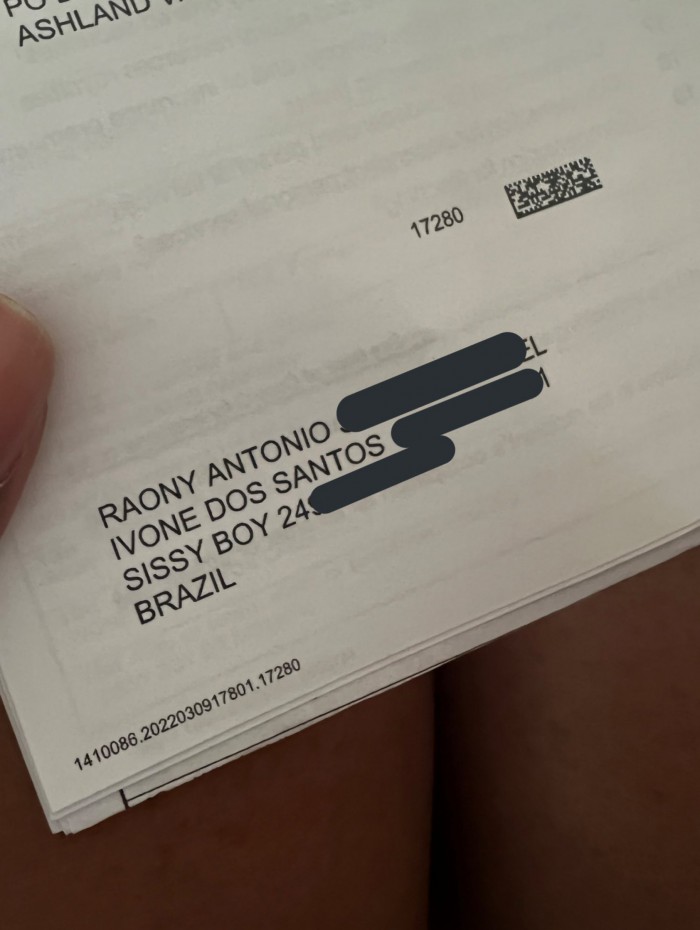Encomenda que chegou para Raony Phillips tinha endere&ccedil;o marcado como Sissy Boy em vez de Maric&aacute;