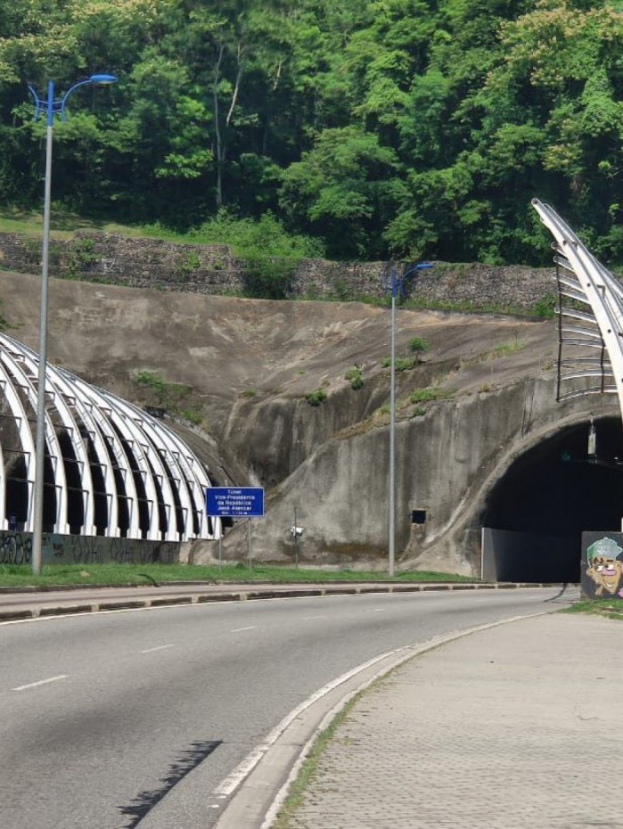 Túnel da Grota Funda é interditado devido a incêndio em carro