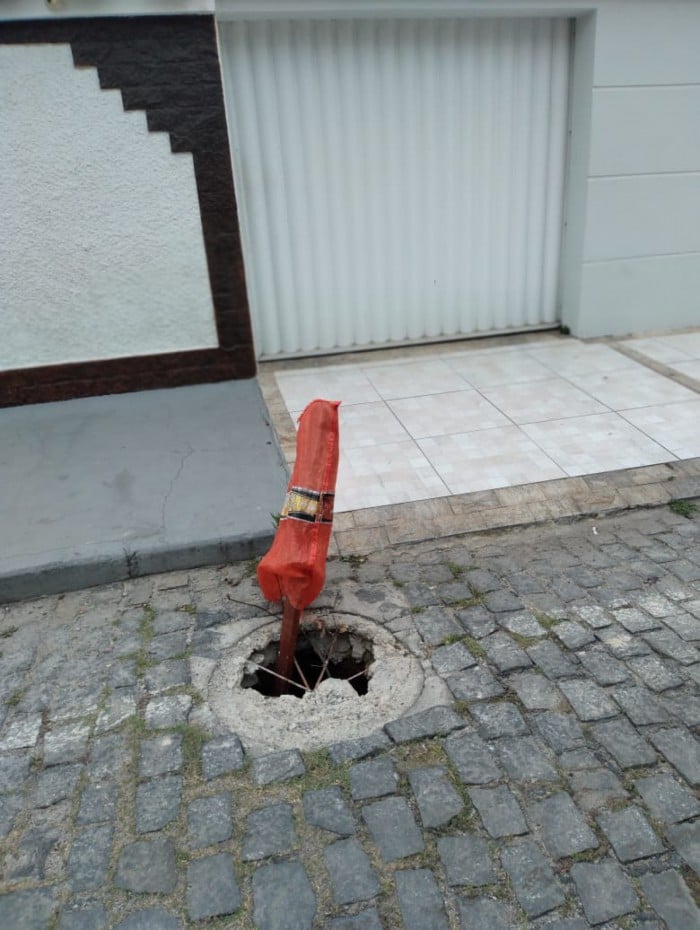 buraco na Rua Barroso Neto, número 30, no bairro Adriana 1, em Campo Grande
