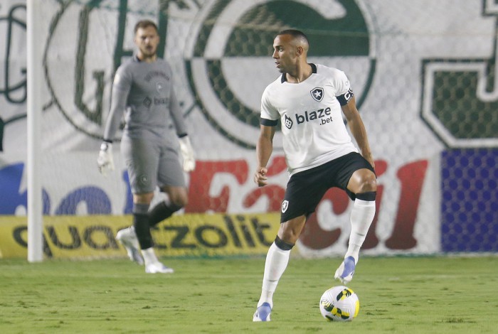 Marcal. Goias x Botafogo pelo Campeonato Brasileiro no Estadio Haile Pinheiro. 29 de Setembro de 2022, Goiania, GO, Brasil. Foto: Vitor Silva/Botafogo. 
Imagem protegida pela Lei do Direito Autoral Nº 9.610, DE 19 DE FEVEREIRO DE 1998. Sendo proibido qualquer uso comercial, remunerado e manipulacao/alteracao da obra.
