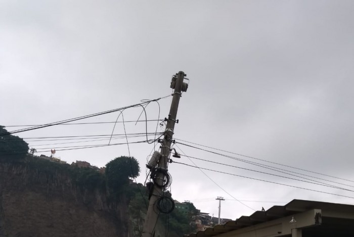 Poste fica localizado no Terminal Am&eacute;rico Fontenelle, um terminal de &ocirc;nibus intermunicipal bem pr&oacute;ximo &agrave; esta&ccedil;&atilde;o Central do Brasil