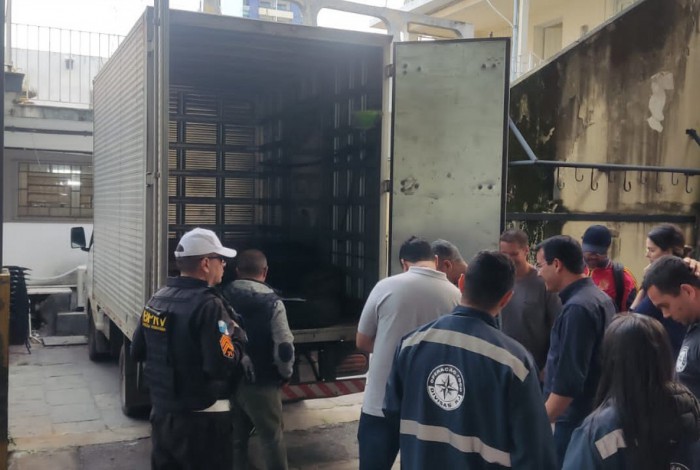 Policiais da Corporação Cinturão de Divisas detiveram caminhão com armas 