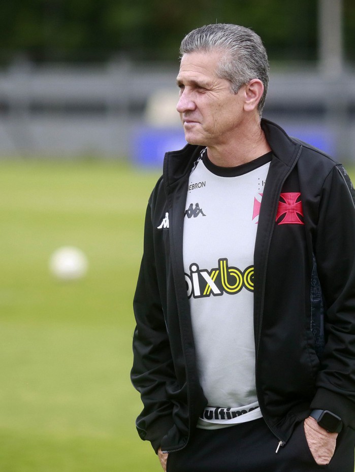 Jorginho no treino do Vasco no CT Moacyr Barbosa na Cidade de Deus em 30 de setembro de 2022. Foto: Daniel RAMALHO/VASCO