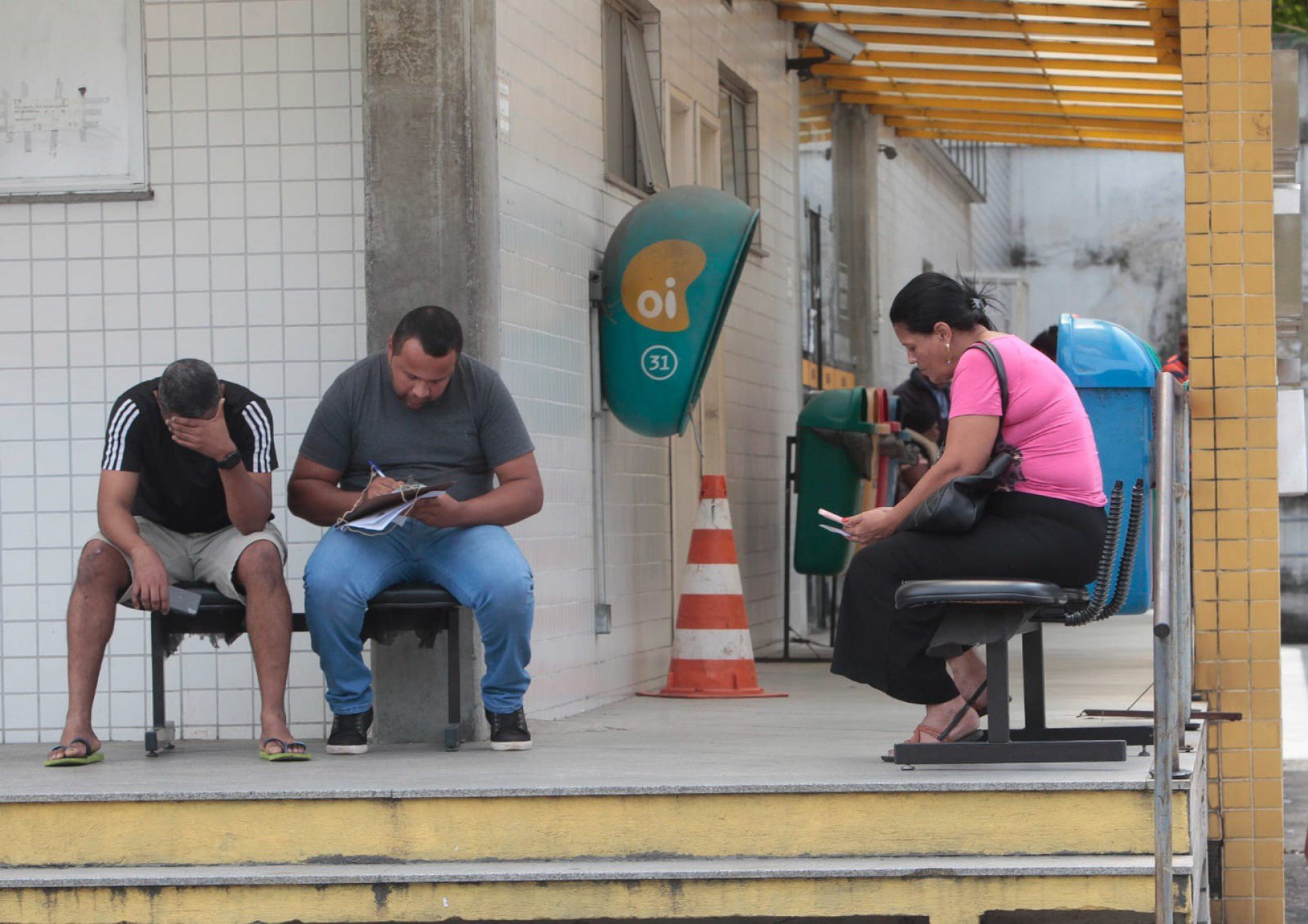 Familiares estiveram no IML do Centro para a liberação do corpo de Lucas - Reginaldo Pimenta / Agência O Dia