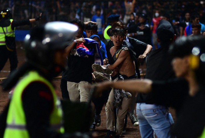 Tragédia em estádio na Indonésia deixou 131 mortos e mais de 460 feridos