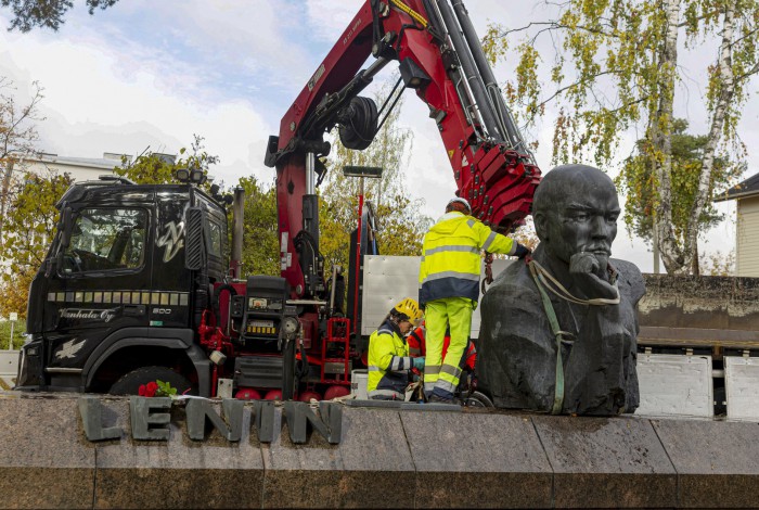 O governo finlandês iniciou a remoção de monumentos relacionados a líderes soviéticos desde a invasão da Rússia à Ucrânia