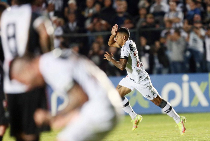 Partida entre Operario Ferroviario e Vasco da Gama no Estadio Germano Kruger na Cidade de Ponta Grossa, Parana, pelo Campeonato Brasileiro B em 04 de outubro de 2022. 
