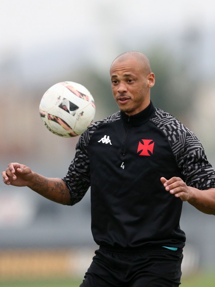 Capitão Anderson Conceição tem a missão de não deixar passar nada lá atrás no jogo da Ilha do Retiro