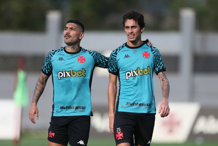 Yuri e Marlon no treino do Vasco da Gama no CT Moacyr Barbosa na Cidade de Deus em 07 de outubro de 2022. Foto: Daniel RAMALHO/VASCO