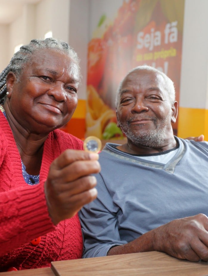Nos Restaurantes do Povo &eacute; comum encontrar clientes ass&iacute;duos, como a dona Vanda de Oliveira Deneci, de 66 anos, e o marido, Amauri dos Anjos Deneci, de 73 anos