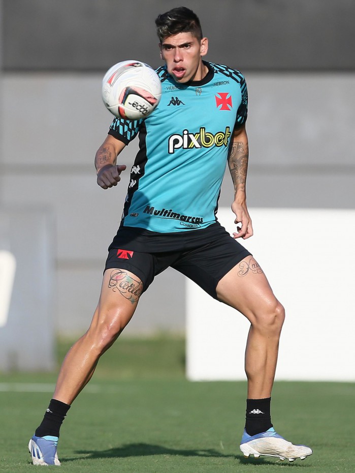 Carlos Palacios ficou fora dos últimos três jogos do Vasco devido a lesão muscular