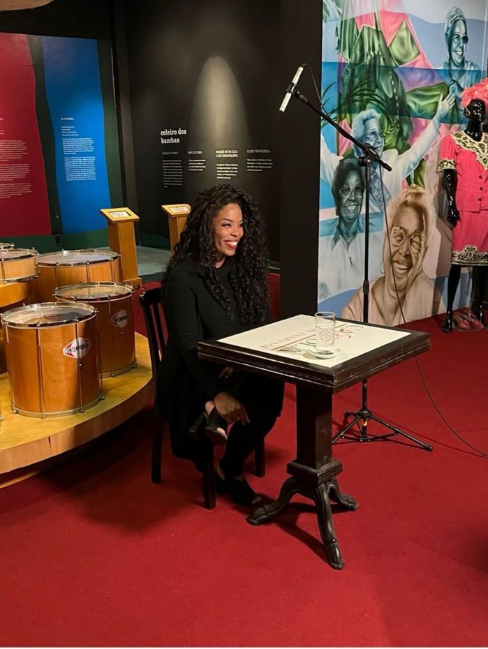 Ex-porta-bandeira da Mangueira, Squel falou sobre a carreira ao Museu do Samba