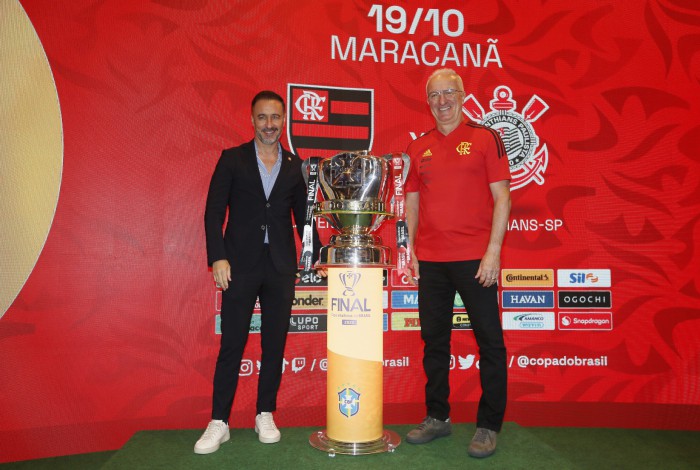 Vitor Pereira e Dorival Junior participam do sorteio dos mandos de campo da final da Copa Intelbras do Brasil 2022 na sede da CBF na cidade do Rio de Janeiro