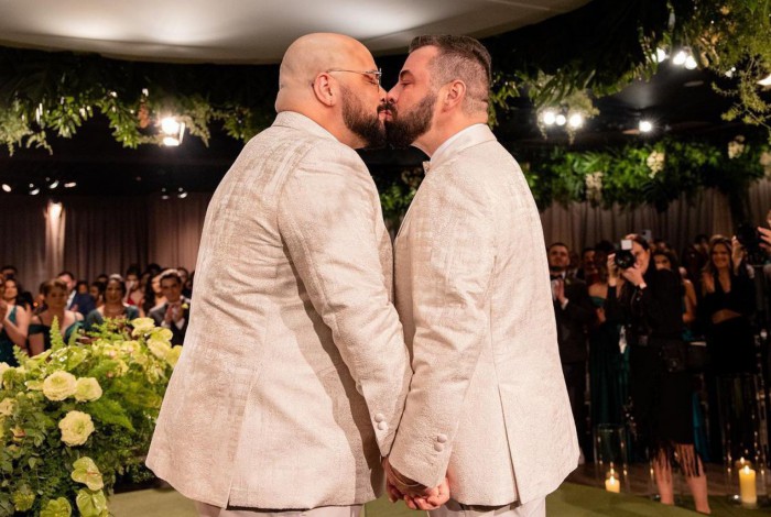 Tiago Abravanel e Fernando Poli se casaram em São Paulo na noite desta segunda-feira