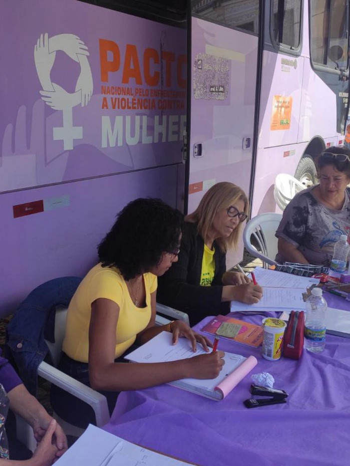 Ônibus Lilás terá programação intensificada durante o mês de outubro