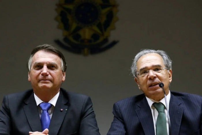 Presidente da República, Jair Bolsonaro ao lado do ministro da economia, Paulo Guedes