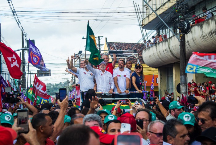 Na última visita ao Rio, Lula levou uma multidão para o ato no Complexo do Alemão